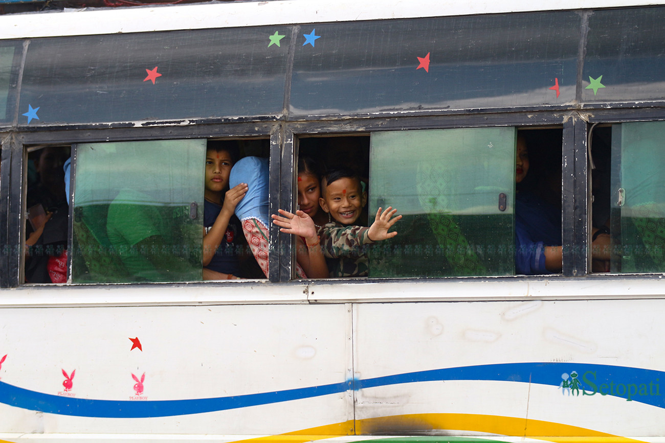 https://www.setopati.com/uploads/shares/2019/01/sujita/Going home in Dashain (1).jpg